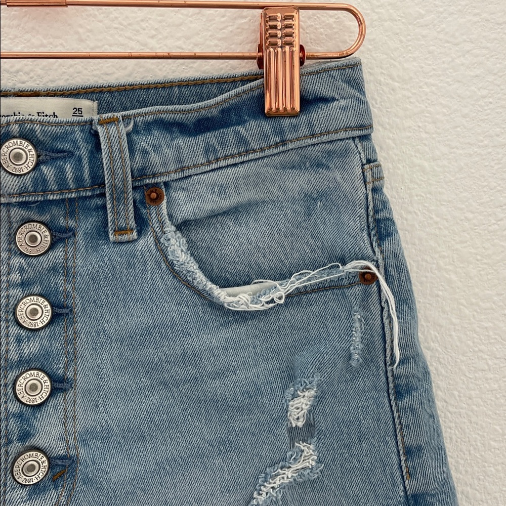 Women’s Abercrombie Shorts - Picture 2 of 7